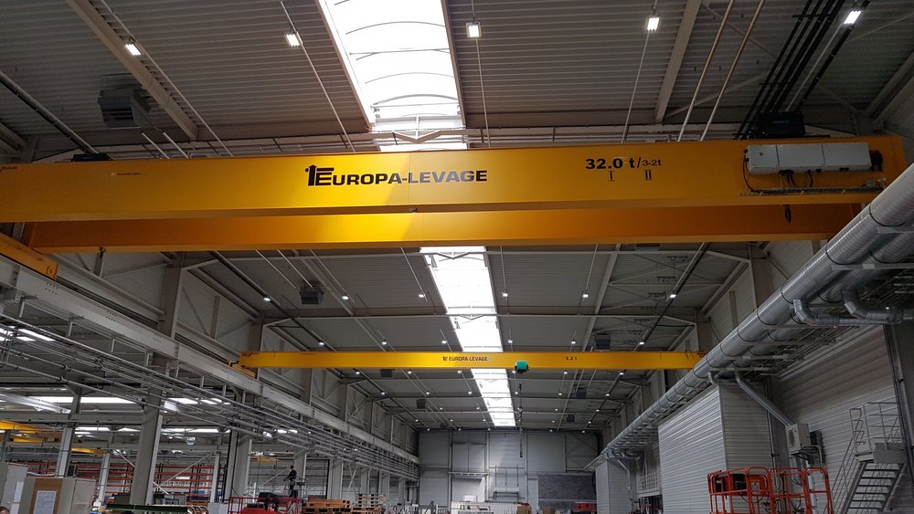 Eleven VERLINDE hoists are installed in the new induction heating equipment plant of Belgian company INDUCTOTHERM backing up the latter’s seven overhead cranes and two semi-gantry cranes.